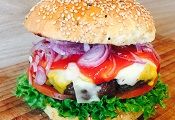 Der Classic Cheeseburger vom Grill