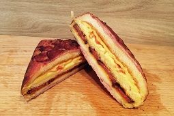 Full Bacon Cheese Toast: Rezept für Grill und Smoker