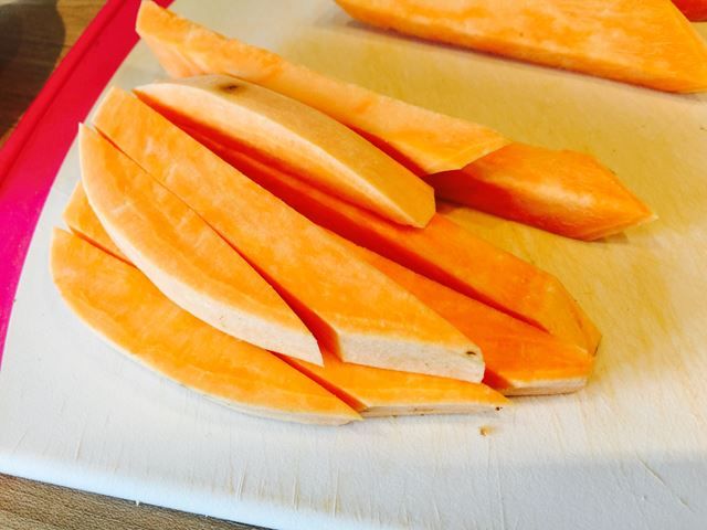 Rezept für knusprige und scharfe Süßkartoffelpommes – Foto 4