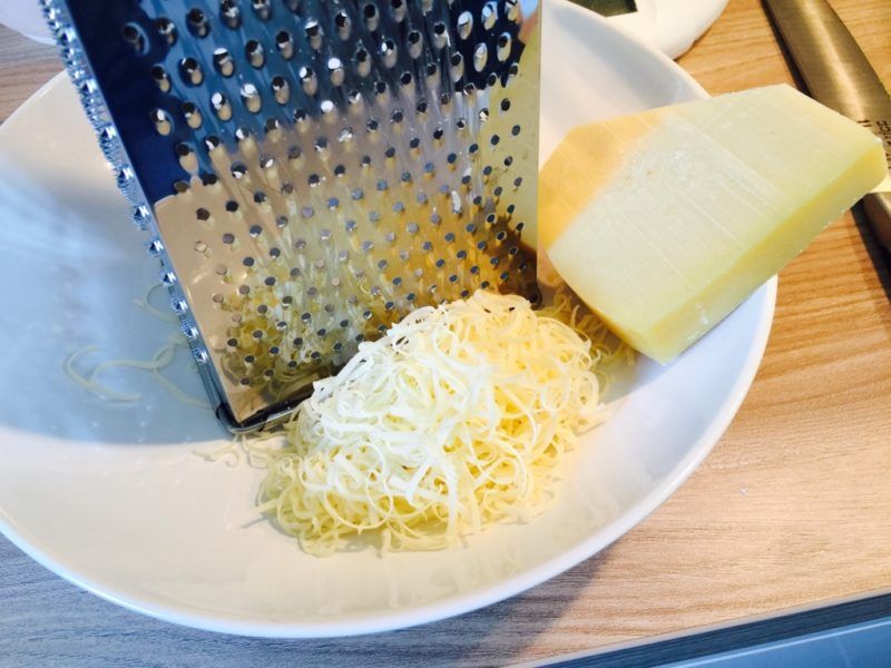 Bacon-Roulade mit Mac and Cheese vom Grill – Foto 4