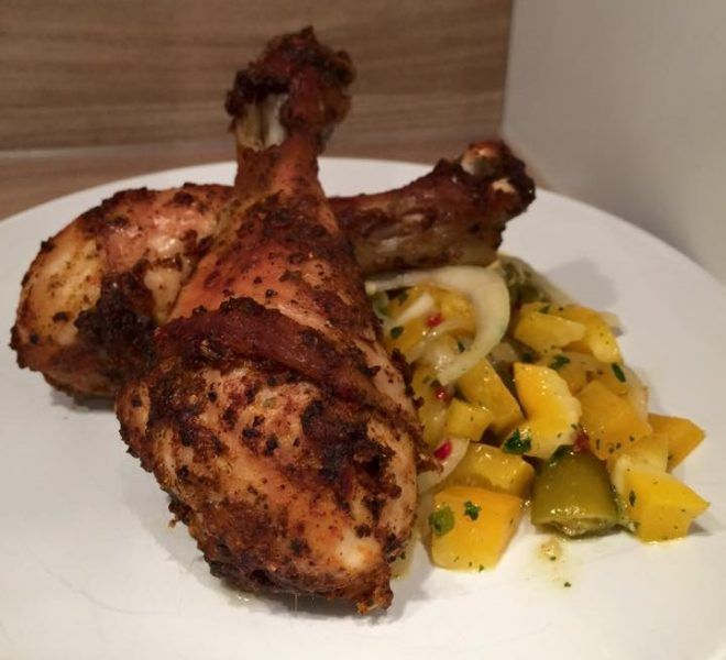 Pikante Hähnchenschenkel vom Grill: Fire Pit Drumsticks Rezept – Foto 3