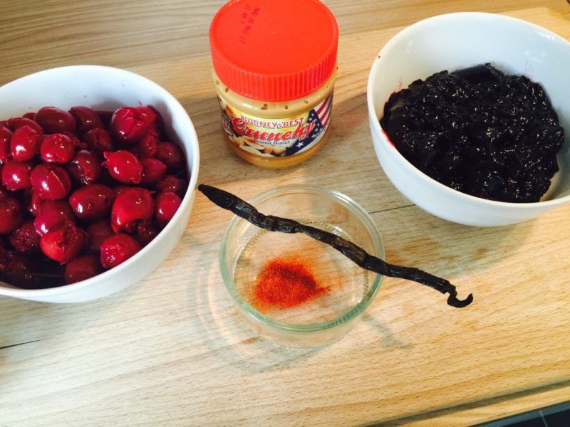 Süße Schnecken aus dem Dutch Oven mit Erdnussbutter & Kirsche – Foto 2