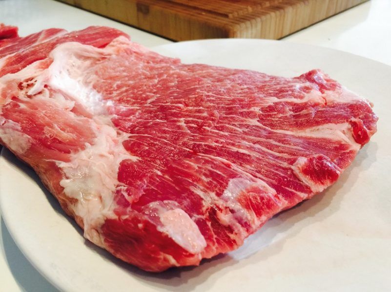 Gefüllter Schweinebraten mit Dunkelbiersoße – Foto 3