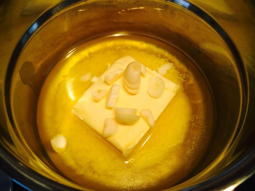 Saftiger Kotelettbraten mit Knoblauch und Thymian – Foto 5