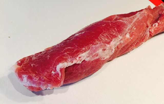 Schweinefilet im Baconmantel mit Brie-Preiselbeer-Krone – Foto 3
