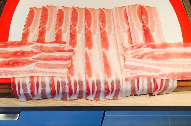 Schweinefilet im Baconmantel mit Brie-Preiselbeer-Krone – Foto 4