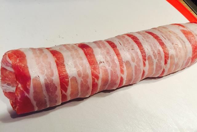 Schweinefilet im Baconmantel mit Brie-Preiselbeer-Krone – Foto 6