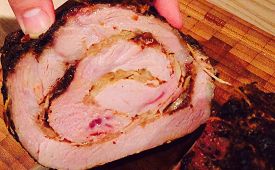 Gefüllter Schweinebraten mit Dunkelbiersoße