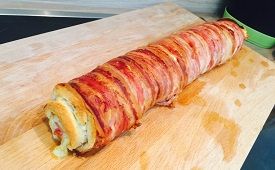 Bacon-Roulade mit Mac and Cheese vom Grill